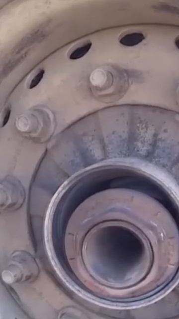 ЗАЧЕМ дальнобойщики надевают бутылки на колеса? РАСКРЫТ СЕКРЕТ