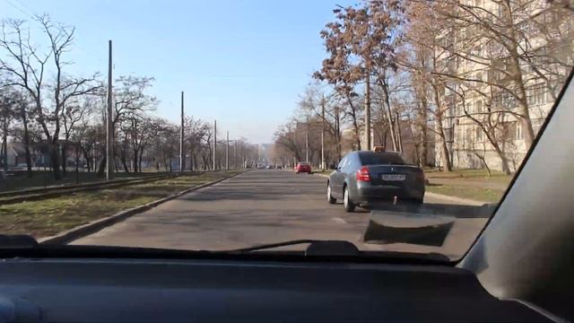 ТРАМВАЙНАЯ ОСТАНОВКА. А так разве можно?