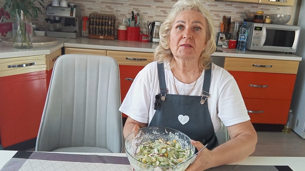 Салат 🥗 из свежих овощей 🥬🥒🫜 с заправкой из сметаны