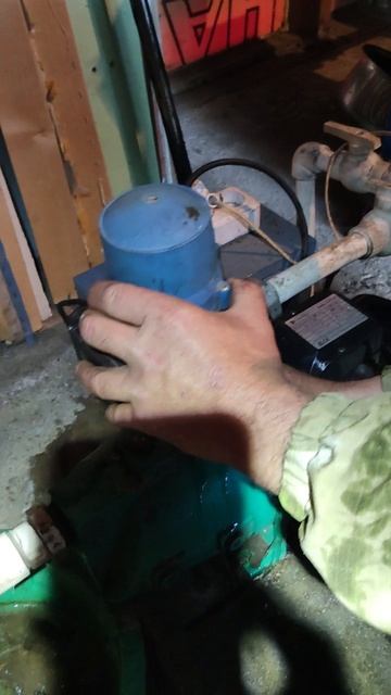 Снимаем автоматику с насоса подачи воды
