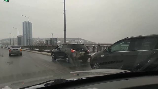 На мосту Саратов - Энгельс столкнулись четыре машины