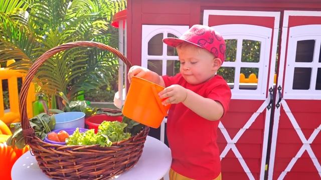 Диана и Рома - Олівер і тато годують тварин на фермі