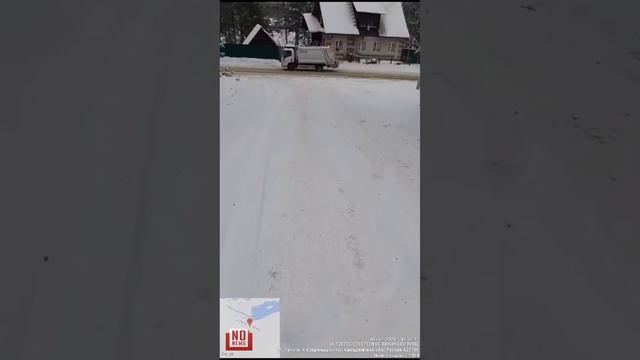 Водители мусоровозов против гололеда и сугробов ￼