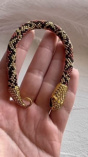 У кого дома есть змеи?)🐍