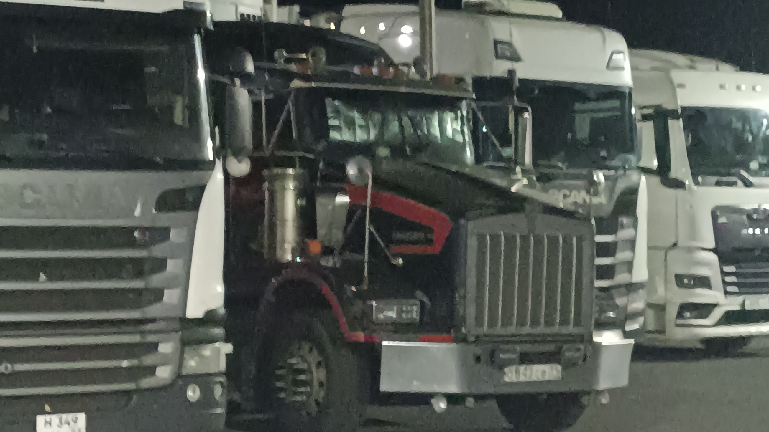 TRUCK DRIVER ATMOSPHERE.