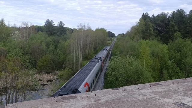 Пригородный поезд Киров - Луза под ТЭП70БС на перегоне Киров-Котласский - Матанцы, май 2025 год
