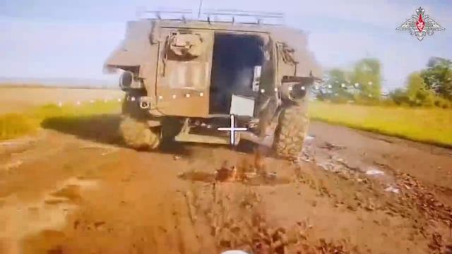 Расчеты FPV-дронов группы Запад уничтожили БТР VAB ВСУ в Харьковской области