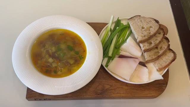 Суп с тушёнкой за 20 минут 🍲| Быстрый и вкусный обед из простых продуктов!