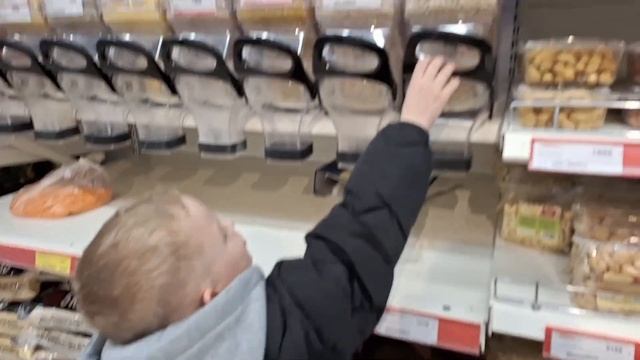 VLOG: Играем в догонялки / Едим в магазин за продуктами/ М