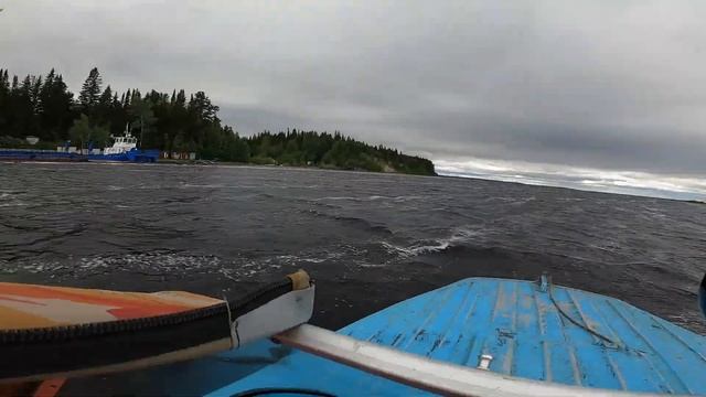 На Конде волна гуляет, да кораблик подгоняет.