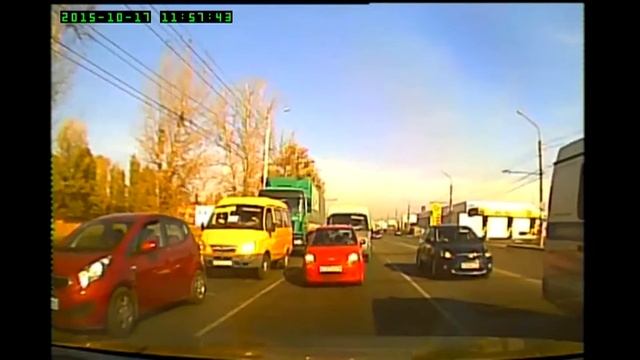 Нарушитель п.1 ст.12.15 ПДД.