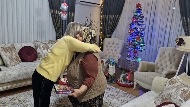 01.01.25.🎄💥 С НОВЫМ 2025 ГОДОМ!!! ТУРОК ПРОБУЕТ СЕЛЕДКУ ПОД