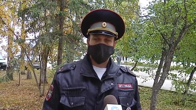 В Болотном водитель наехал на припаркованный автомоб?