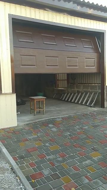 Филенка коричневая (кубики) Секционные ворота DoorHan