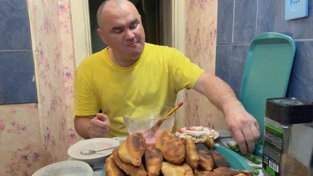 МУКБАНГ/БОРЩ СО СВИНИНОЙ/ГРУДИНКА/ПИРОЖКИ С МЯСОМ