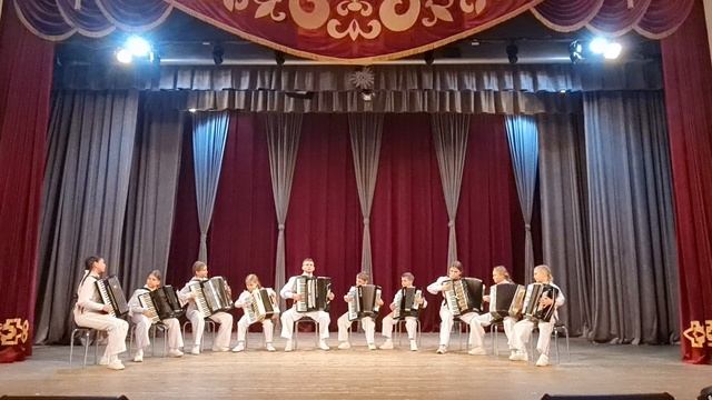 Образцовый ансамбль аккорденистов "ЭКСПРЕССИЯ"-Д.Тухманов"День Победы" 1000129570.mp4