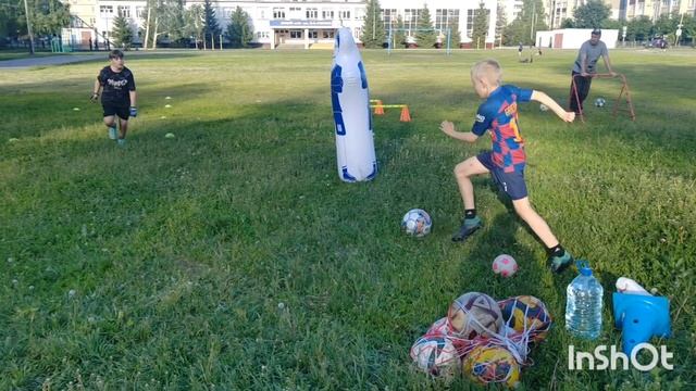 Замедленный кадр част2.
Удар с левой и гол👏
Алексей 10 лет.
Лёва 8 лет
Матвей 12 лет.