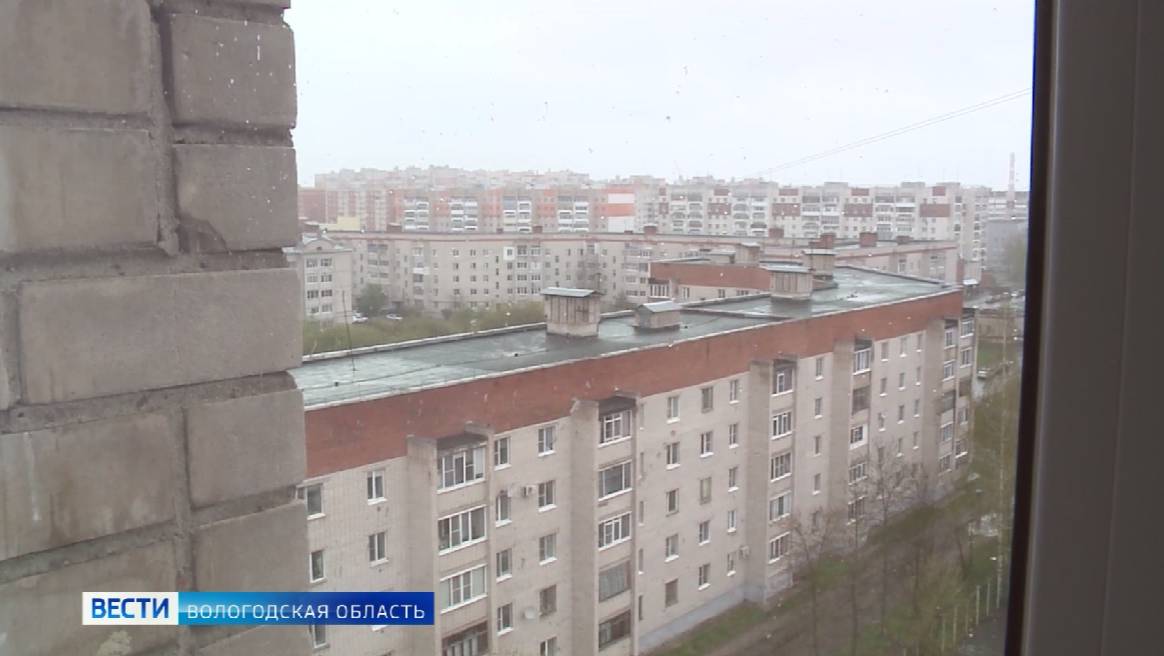 Коммунальная проблема: вологжане несколько лет борются с протекающей крышей в многоэтажном доме