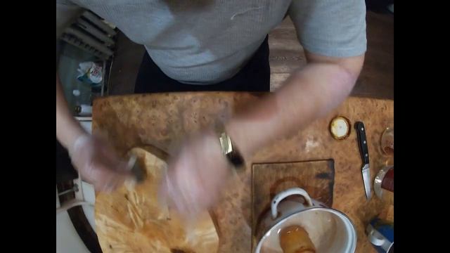 Пропитка менажницы маслом.