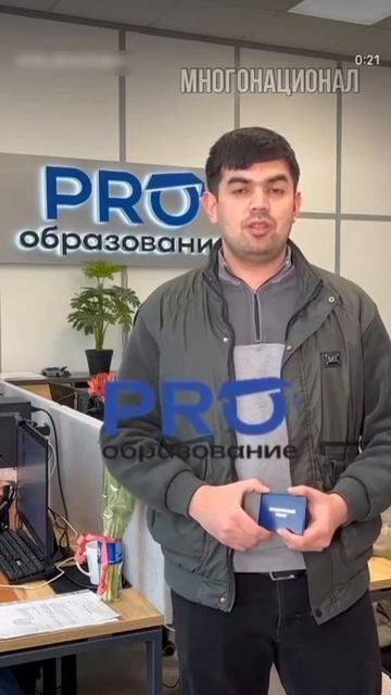 На этом видео узбек прямо говорит, что если мигрант остался в России без документов, они готовы за д