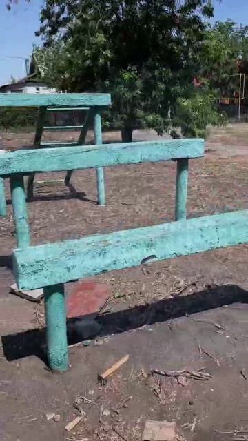 ПЛОЩАДКА ПОЗОРА: в Батайске на территории школы №3 спортивную площадку довели до убогого состояния.
