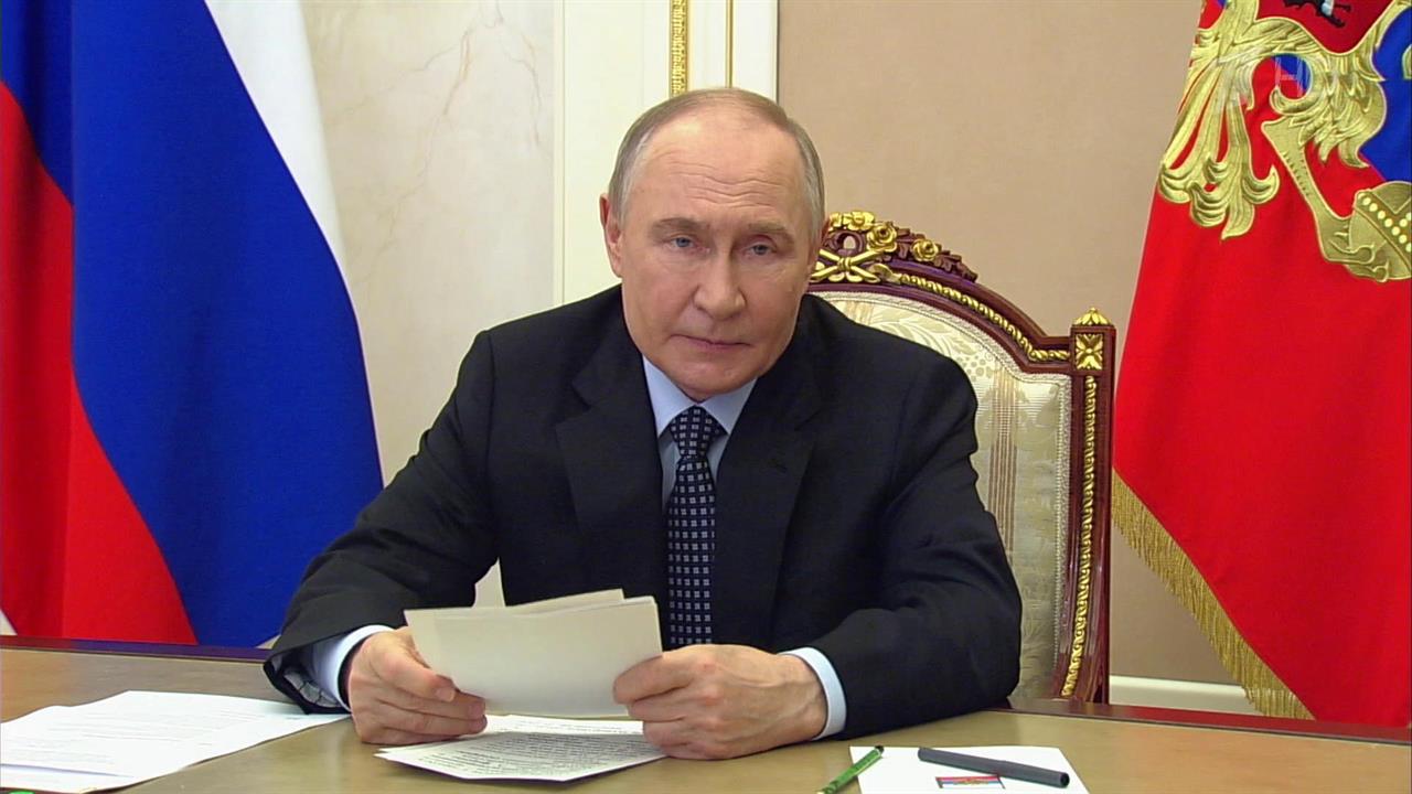 "Десятки миллиардов" - Путин о портфеле заказов на российскую военную продукцию