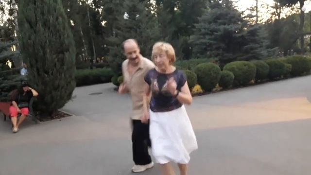 Теплое лето, цветы на закате!!!Танцы в парке Горького!!!?