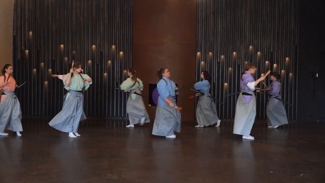 Танец самураев с мечом и веером кэмбу / samurai sword dance kenbu ko