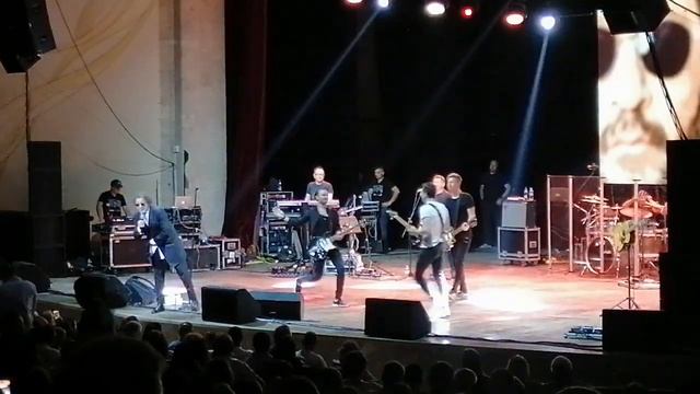 Одежда между, стаканы, брат никотин - Григорий Лепс
