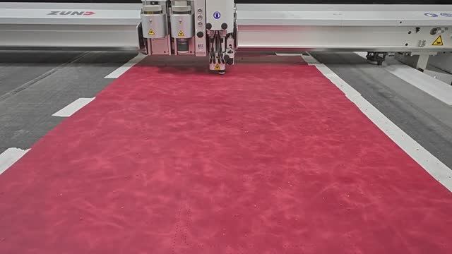 Перфорация и резка натуральной кожи на плоттере