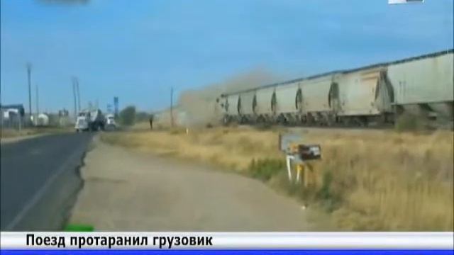 В Техасе поезд  врезался в застрявший на переезде груз