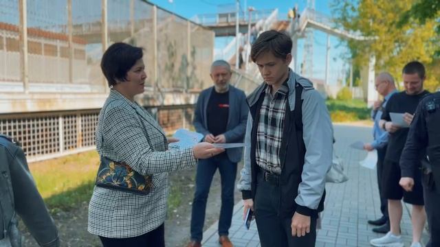 Пассажирам в Подольске раздают листовки с правилами безопасности на железной дороге