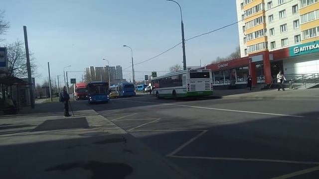 Два автобуса маршрута №209 и №731 на остановке «138-й квар