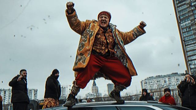 "Кому молитвы, а кому лезгинка": лезгинка у храма Кирил?
