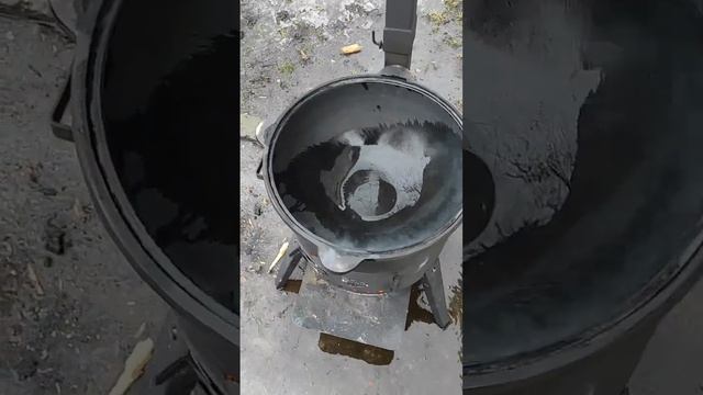 Приехал казан с печкой. Подготовка казана к работе.