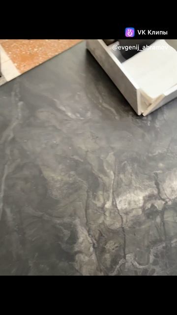 Готовый стол шоколадно изумрудный в технике resin art