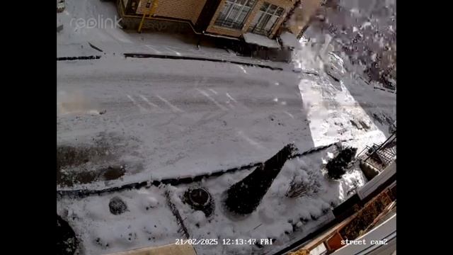 осторожно, солнце ☀️ пригрело, с крыш  полетело, Горяч