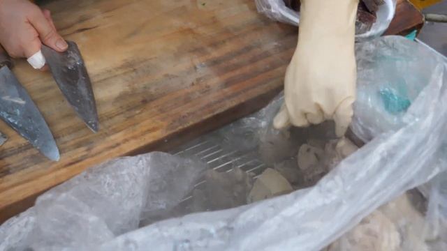 ТОП-3 легендарной бабушки-санде на рынке Tin Market _ Санде с кровяной колбасой