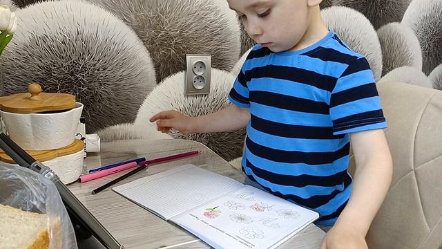 Артём очень старается 📚