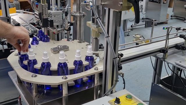 Розлив с погружением носика до дна флакона тоника для лица на роторной машине МРР "Ромашка"