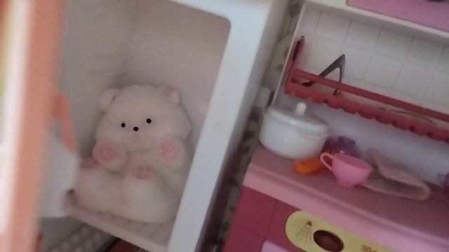 Положила таба сквиш в холодильник!?🤣🤣🤣  Сабрина и Артем весёлые истории кукол Барби.