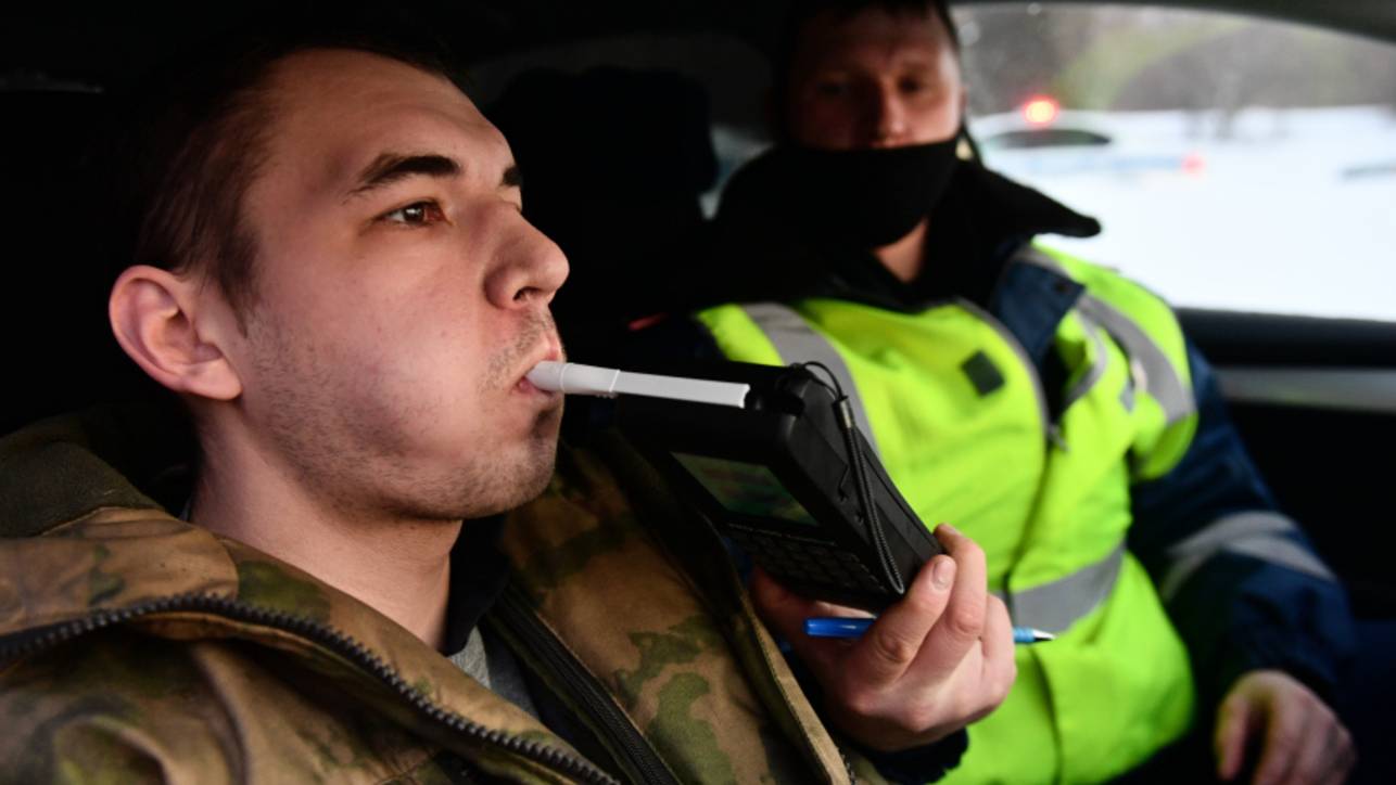 Выпить и сесть за руль: можно ли полагаться на бесконтактный алкотестер