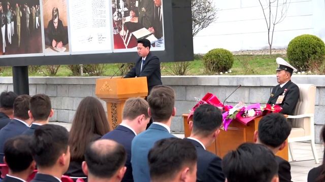 РОССИЙСКАЯ ДЕЛЕГАЦИЯ ВСТРЕТИЛАСЬ С ГЕРОЕМ 동영상《영웅로병과 통일로씨야청년근위대 대표단 상봉모임 진행》(로문)