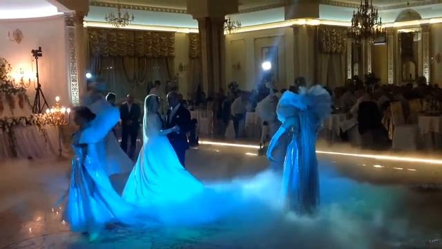 Танец жениха с невестой в Империале