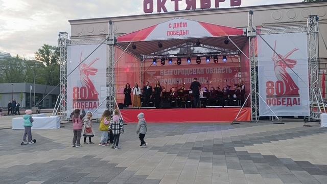 Прогулка в парке накануне Дня Победы. Белгород.8 мая.2025