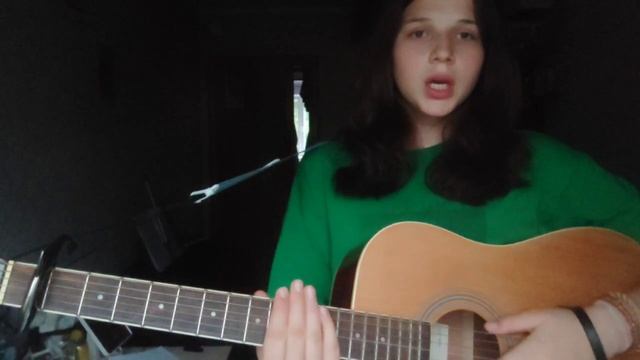 В этом видео разбираем лиричную и атмосферную песню "Агаты Кристи" – "Милые, смешные голоса