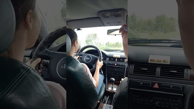 Ангелина впервые за рулём