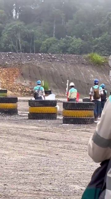 Падающие облака
Рабочие из поднебесной сняли на видео как "осыпался небосвод".