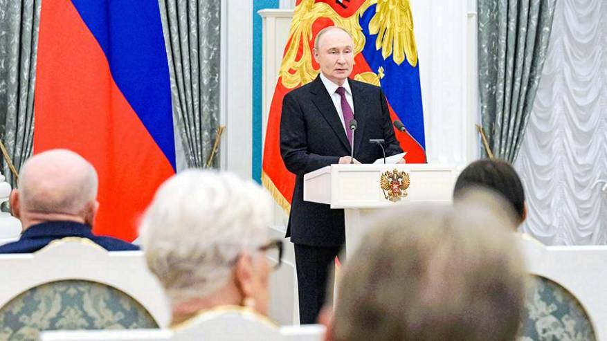 Путин вручает государственные награды в Кремле. Трансляция