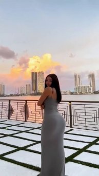 0dMAlmF6K2I - Gorgeous model in a glamorous long tight dress for the night #fashion #style #outfit